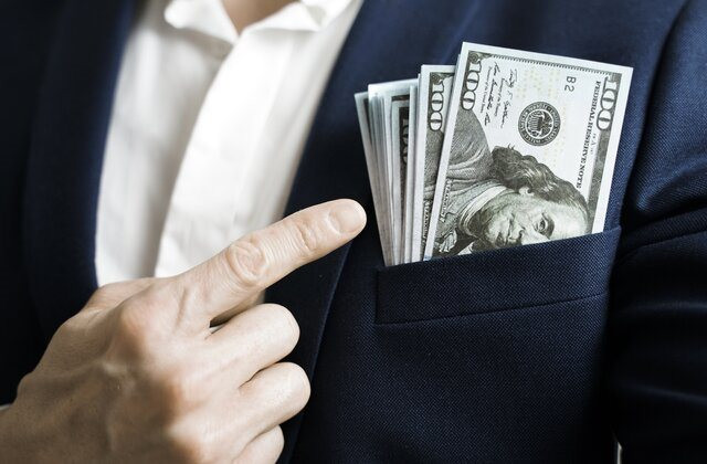 Nhà đầu tư 33 tuổi sở hữu tài sản hàng tỷ đồng nhờ bí kíp không giống ai: Trung thành với phong cách 'đầu tư lười biếng' và nắm giữ 1 cổ phiếu riêng lẻ duy nhất - Ảnh 1.