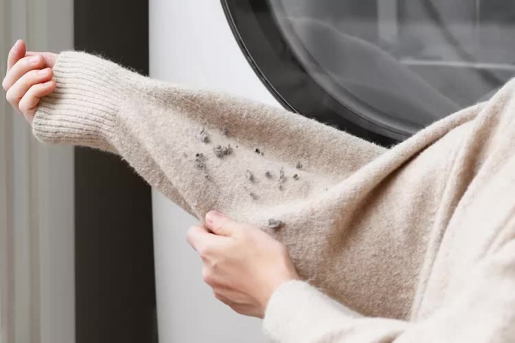 Cho thứ giá rẻ, nhà nào cũng có này vào máy giặt: Quần áo sẽ thơm hơn, mềm hơn, trắng sáng hơn - Ảnh 4.