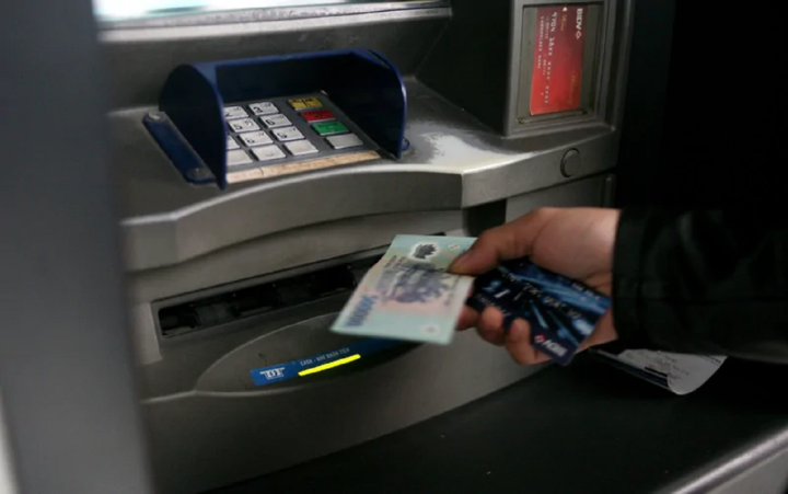 Thẻ ATM rút được bao nhiêu tiền một ngày? - Ảnh 1.