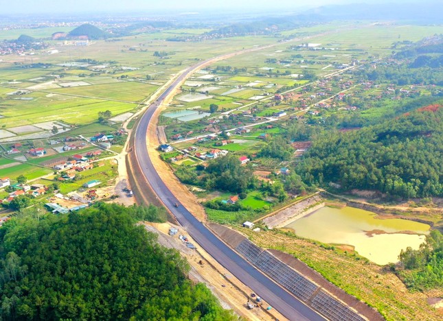 Sắp thông xe cao tốc Nghi Sơn - Diễn Châu, từ Thanh Hóa đi Nghệ An chỉ 1,5 tiếng - Ảnh 1.