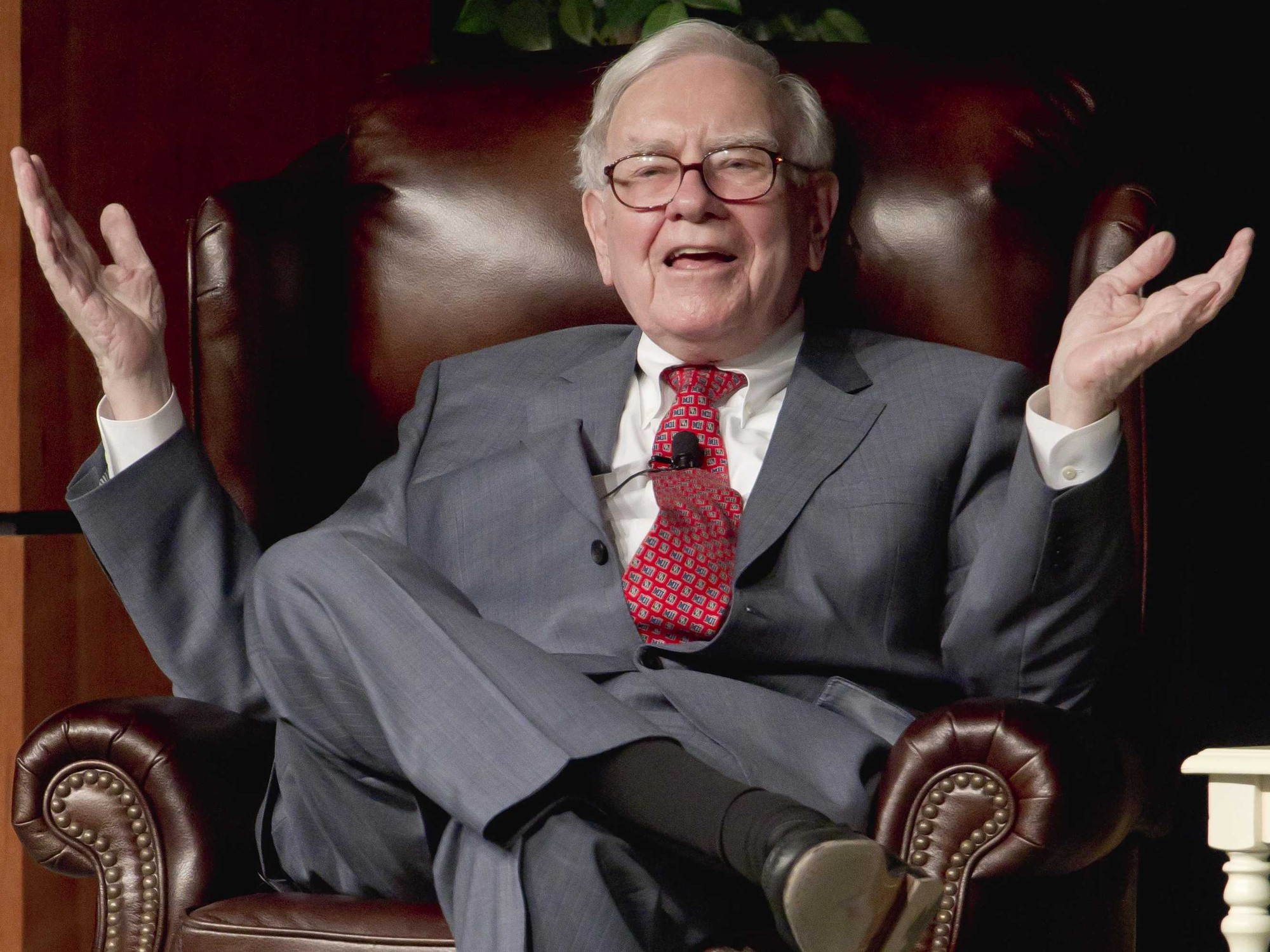 Tỷ phú Warren Buffett đưa ra 9 lời khuyên giúp đổi đời: Sống tiết kiệm và biết cân bằng lọt vào danh sách - Ảnh 4.