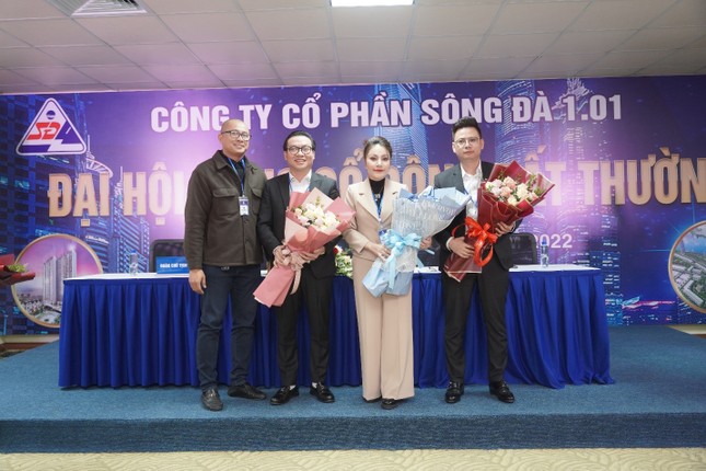 Công ty liên quan ca sĩ Khánh Phương nợ lương, CEO xin thôi việc - Ảnh 1.