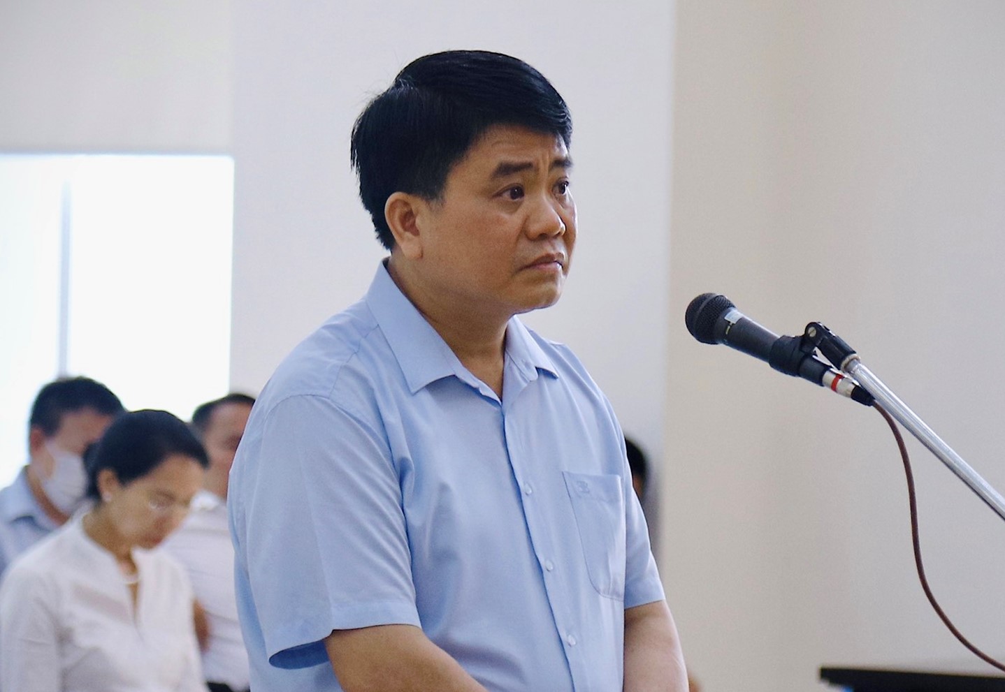 Cựu chủ tịch Hà Nội Nguyễn Đức Chung hầu toà trong vụ án nâng khống giá cây xanh - Ảnh 1.