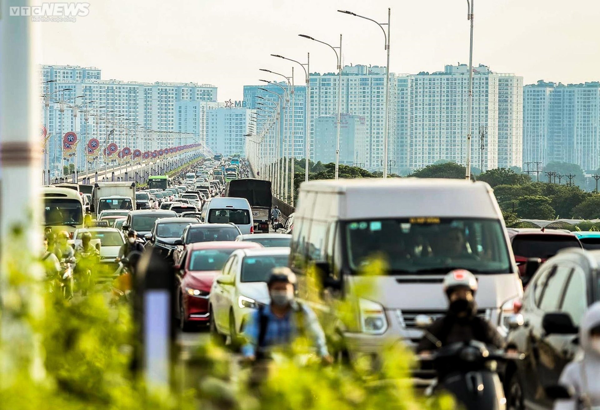 Chưa vào năm học, đường phố Thủ đô ùn tắc khắp nẻo bất kể ngày đêm - Ảnh 15.