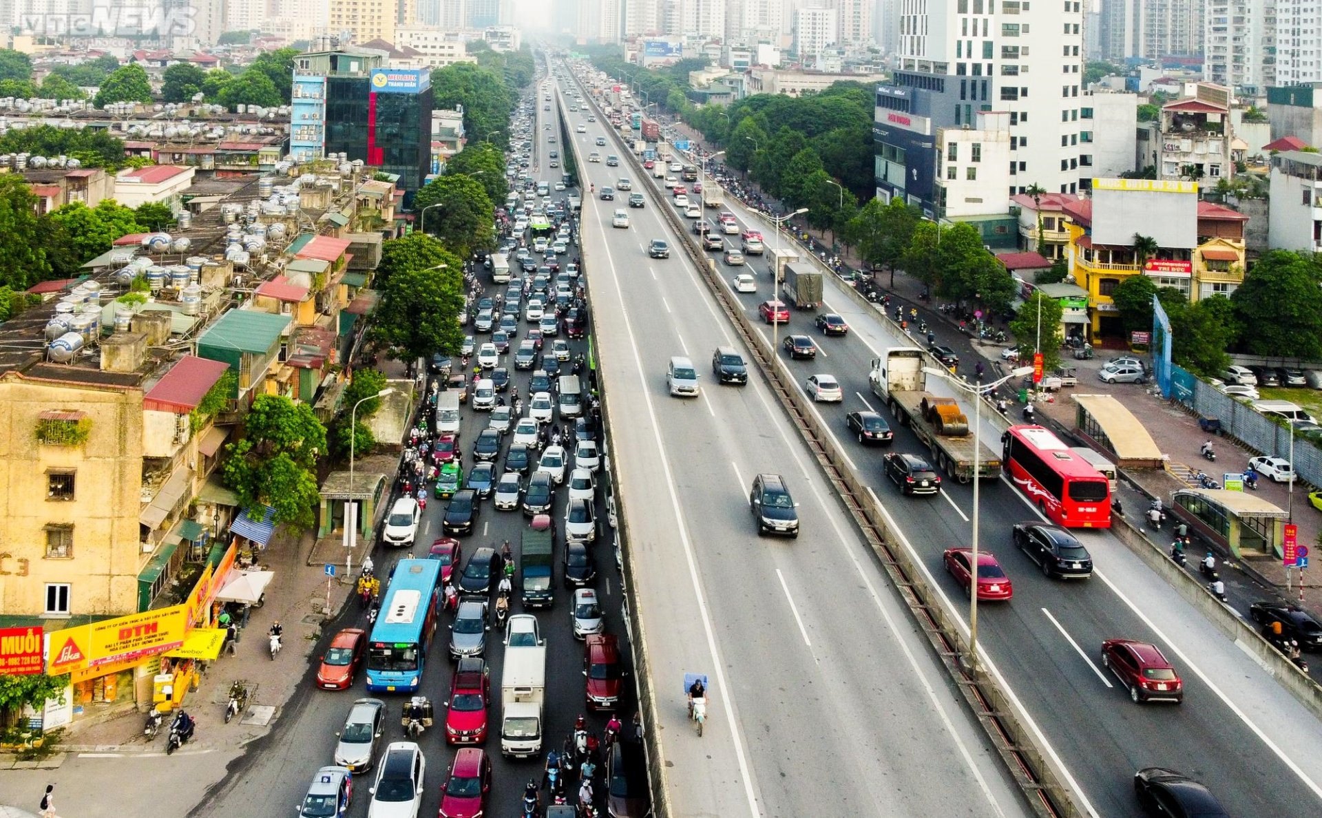 Chưa vào năm học, đường phố Thủ đô ùn tắc khắp nẻo bất kể ngày đêm - Ảnh 11.