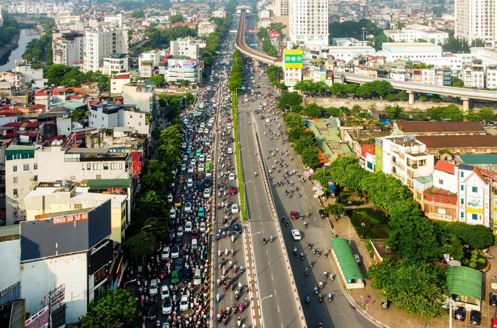 Chưa vào năm học, đường phố Thủ đô ùn tắc khắp nẻo bất kể ngày đêm - Ảnh 16.