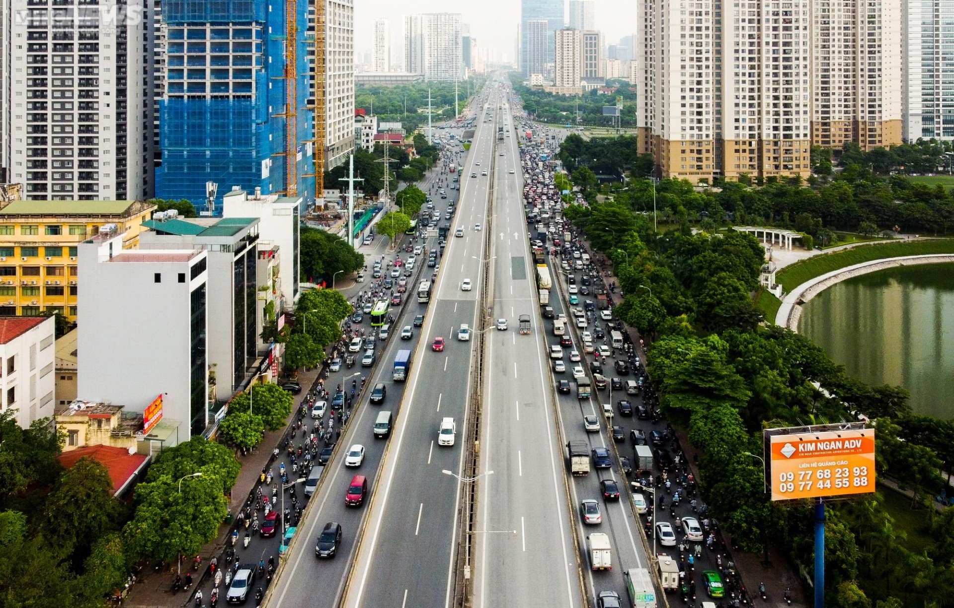 Chưa vào năm học, đường phố Thủ đô ùn tắc khắp nẻo bất kể ngày đêm - Ảnh 10.