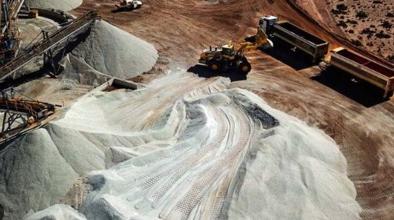 Không phải Mỹ hay châu Âu, quốc gia "không có gì ngoài vàng trắng" đang trở thành đối thủ của Trung Quốc trong ngành pin xe điện, dự kiến cung cấp pin cho 300.000 xe điện/năm - Ảnh 1.