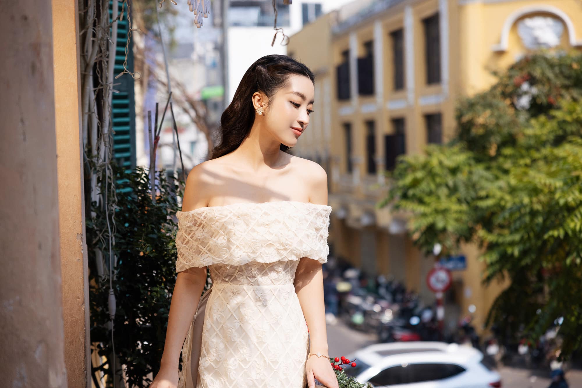 &quot;Hoa hậu nghèo nhất Việt Nam&quot; sau 7 năm đăng quang giờ là vợ chủ tịch, có hãng thời trang riêng - Ảnh 5.