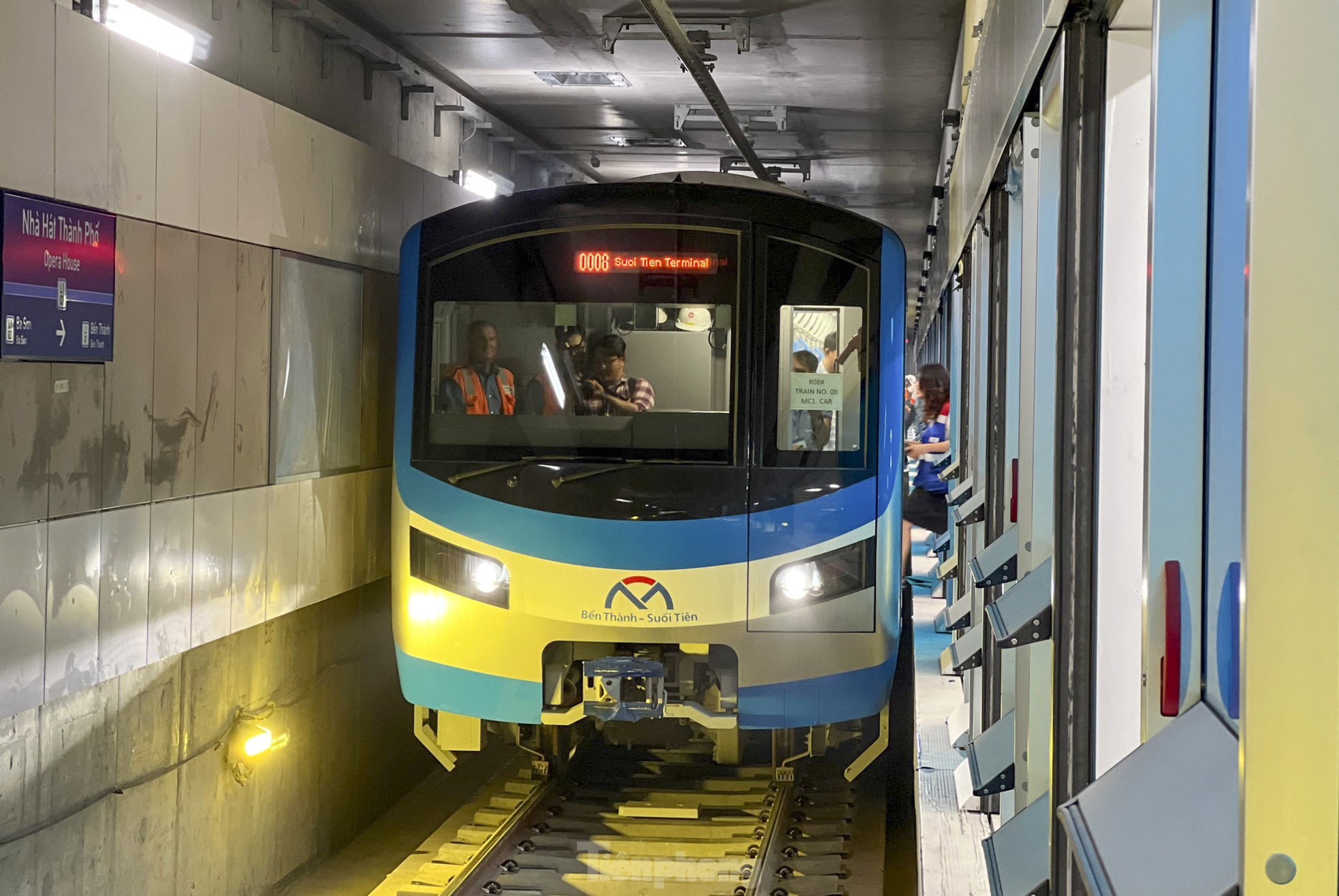 Toàn cảnh metro số 1 TPHCM chạy thử nghiệm toàn tuyến - Ảnh 7.