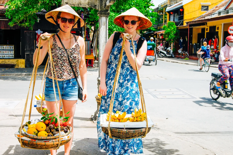 Tin vui cho du lịch Việt Nam: 8 tháng đã đón gần 8 triệu du khách quốc tế, cán đích mục tiêu cả năm, sẵn sàng vào mùa cao điểm cuối năm - Ảnh 2.