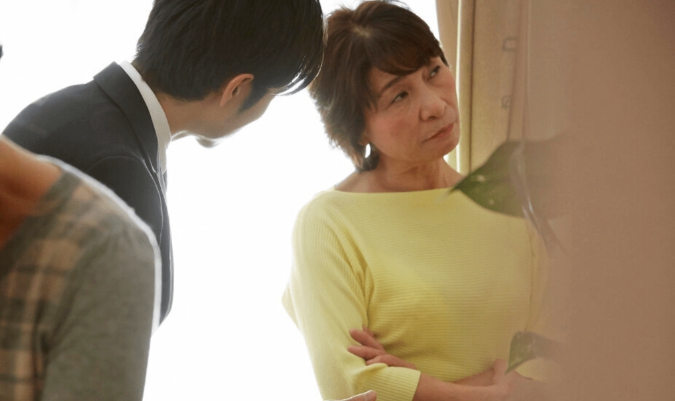 U60 chồng mất, con trai “thờ ơ”, tôi được con gái "rước" về dưỡng già nhưng bỏ đi ngay sau khi nhìn thấy sổ chi tiêu của con - Ảnh 1. U60 chồng mất, con trai “thờ ơ”, tôi được con gái "rước" về dưỡng già nhưng bỏ đi ngay sau khi nhìn thấy sổ chi tiêu của con - Ảnh 1.