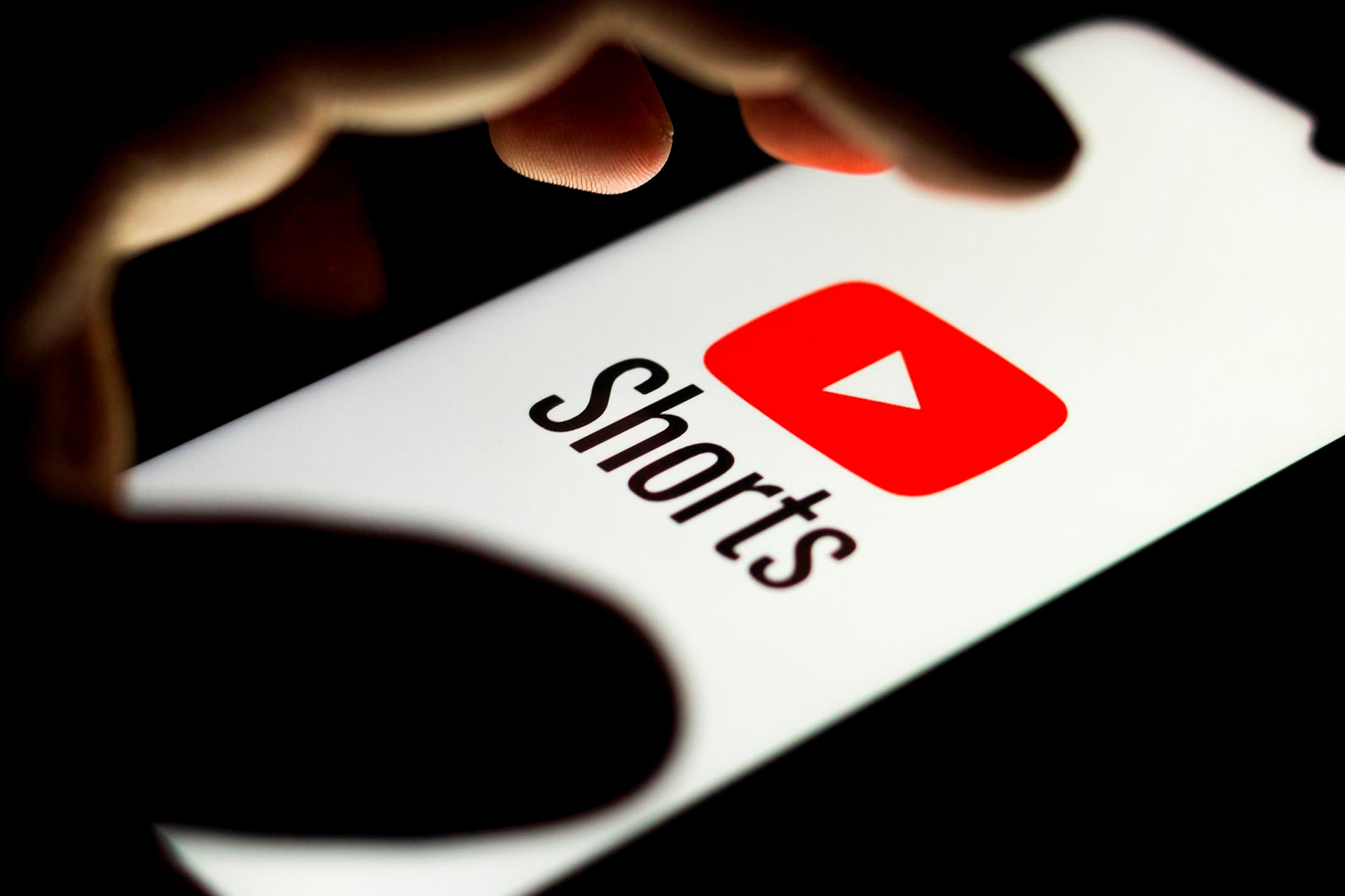 Youtube Shorts - ‘Gà vàng’ của Google: Ra liên tiếp 6 tính năng mới ‘copy’ TikTok, thành công rực rỡ vì ‘mua chuộc’ người làm nội dung - Ảnh 1.