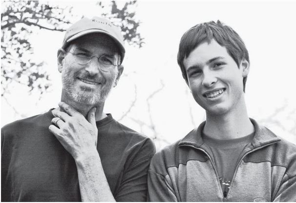 Hổ phụ sinh hổ tử: Con trai cả tài giỏi của Steve Job thành lập quỹ điều trị ung thư hơn 4,7 nghìn tỉ đồng, tất cả là nhờ cha truyền cảm hứng - Ảnh 1.