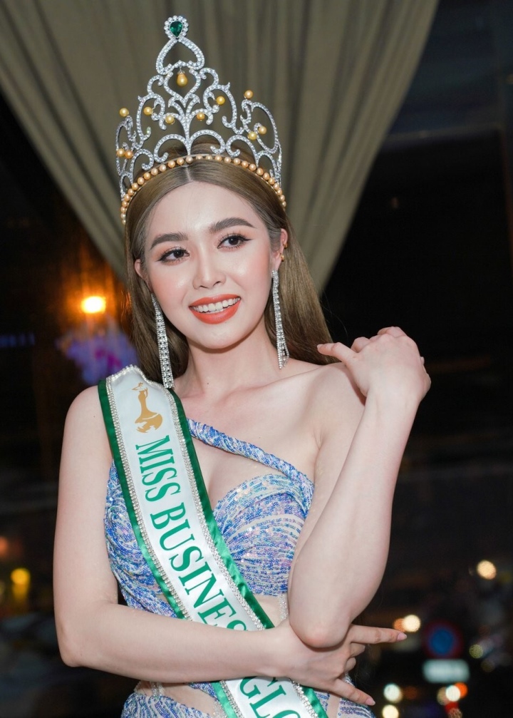 Một Hoa hậu quê Bình Định bị tước vương miện vì 'không hoàn thành nhiệm vụ' - Ảnh 2.