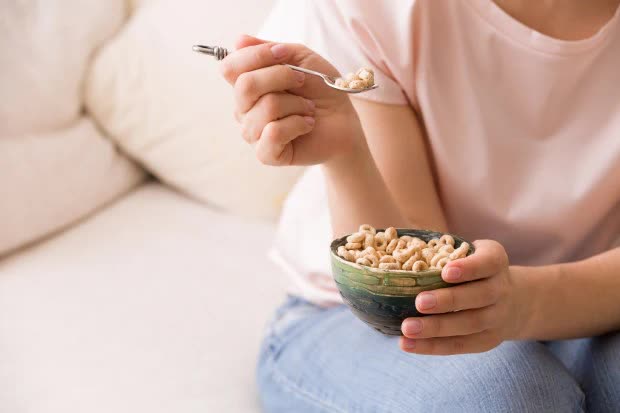 Nghiên cứu mới trên hơn 100.000 người cho thấy ăn sáng sau giờ này  tăng nguy cơ mắc bệnh tiểu đường - Ảnh 2.
