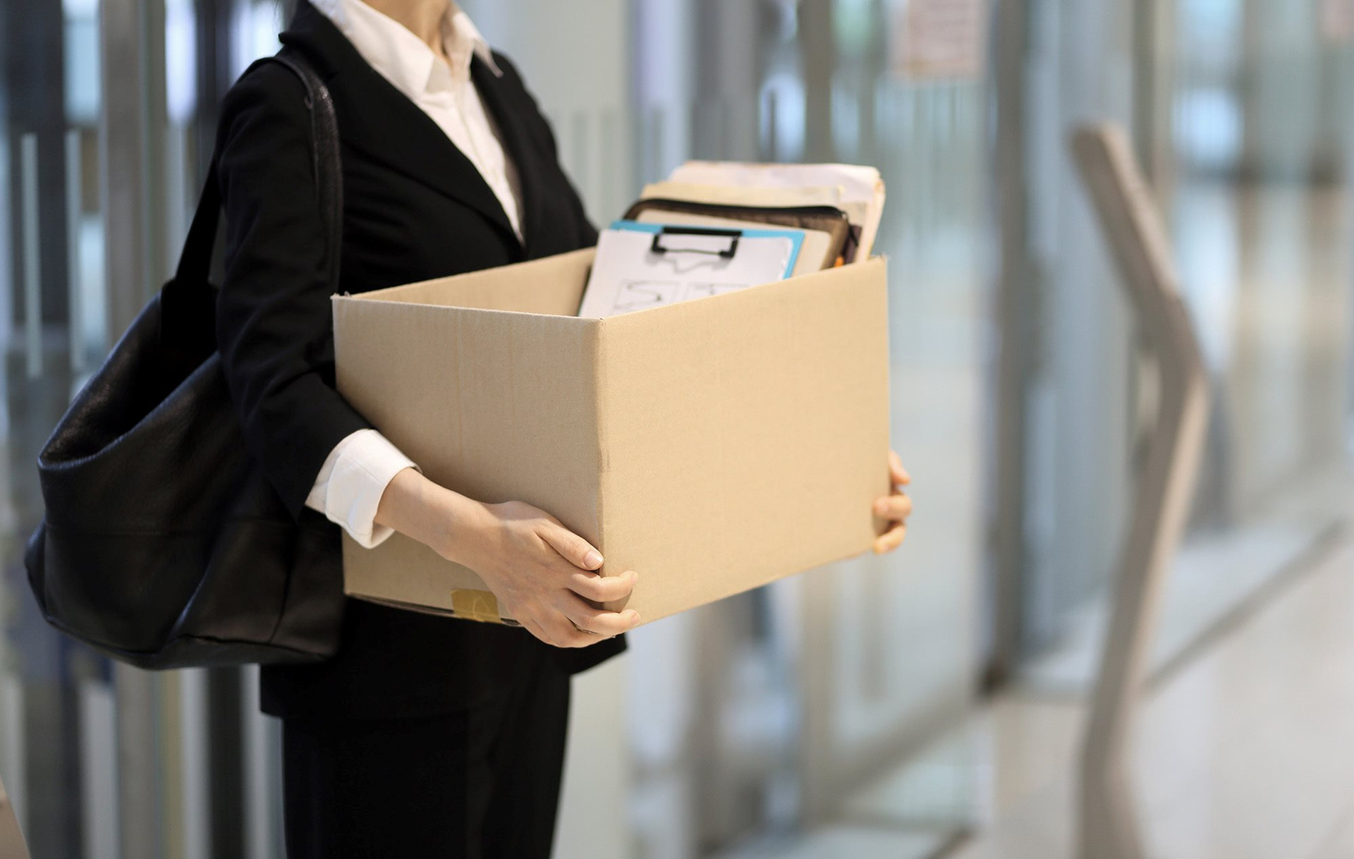 49 tuổi dũng cảm từ bỏ công việc văn phòng, cựu banker thành tỷ phú: Bạn phải là nhân vật chính của cuộc đời mình! - Ảnh 1.