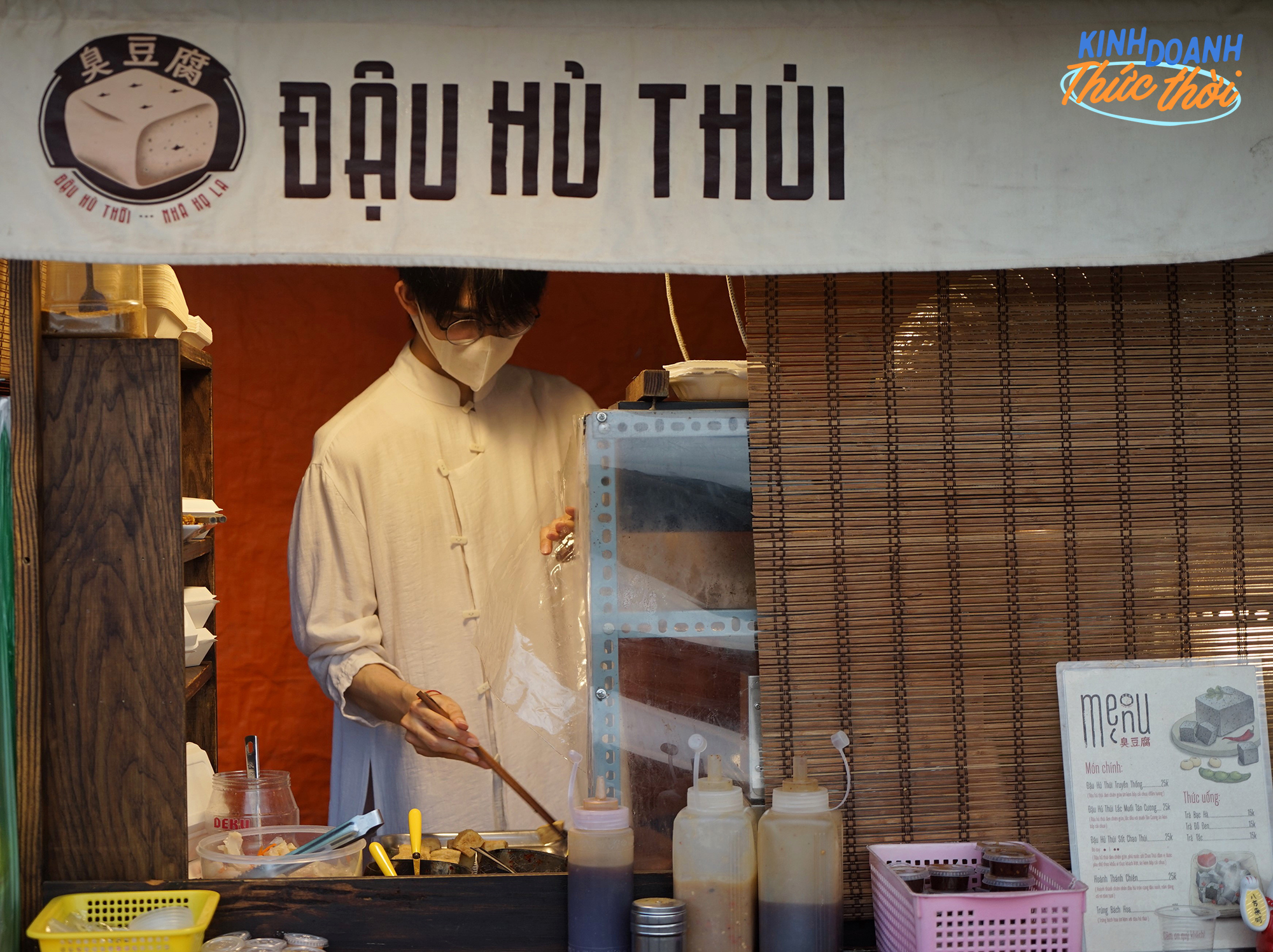 Kinh doanh món đậu hũ "bốc mùi" đến mức từng bị đuổi đánh, nhưng kỷ lục vài tiếng đã bán sạch 200 phần cũng nhờ hương vị khó để diễn tả này - Ảnh 10.