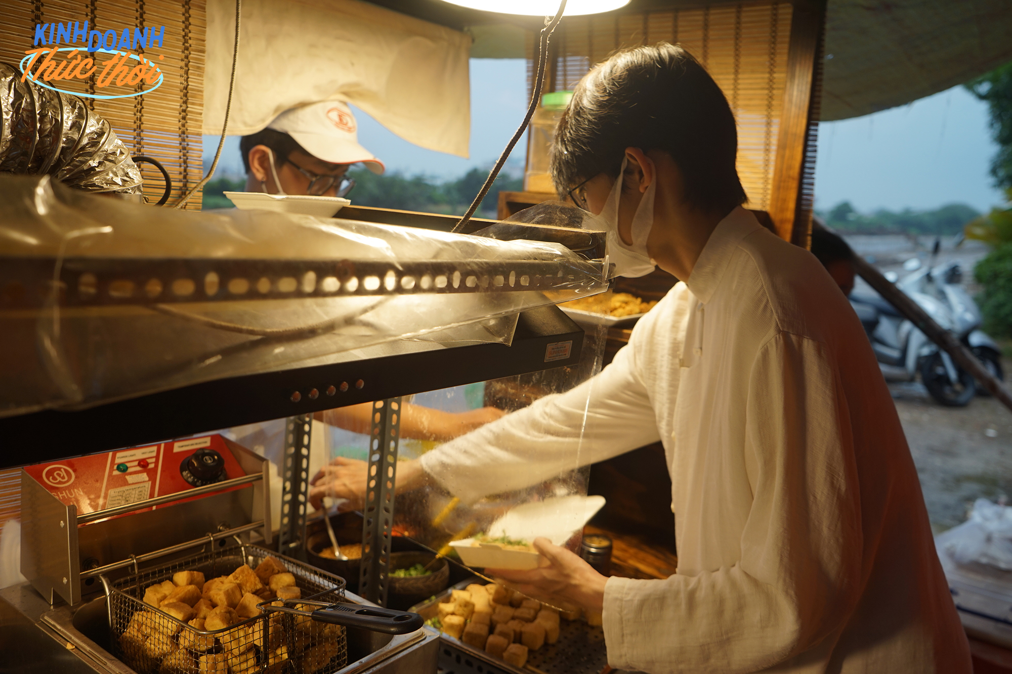 Kinh doanh món đậu hũ "bốc mùi" đến mức từng bị đuổi đánh, nhưng kỷ lục vài tiếng đã bán sạch 200 phần cũng nhờ hương vị khó để diễn tả này - Ảnh 3.