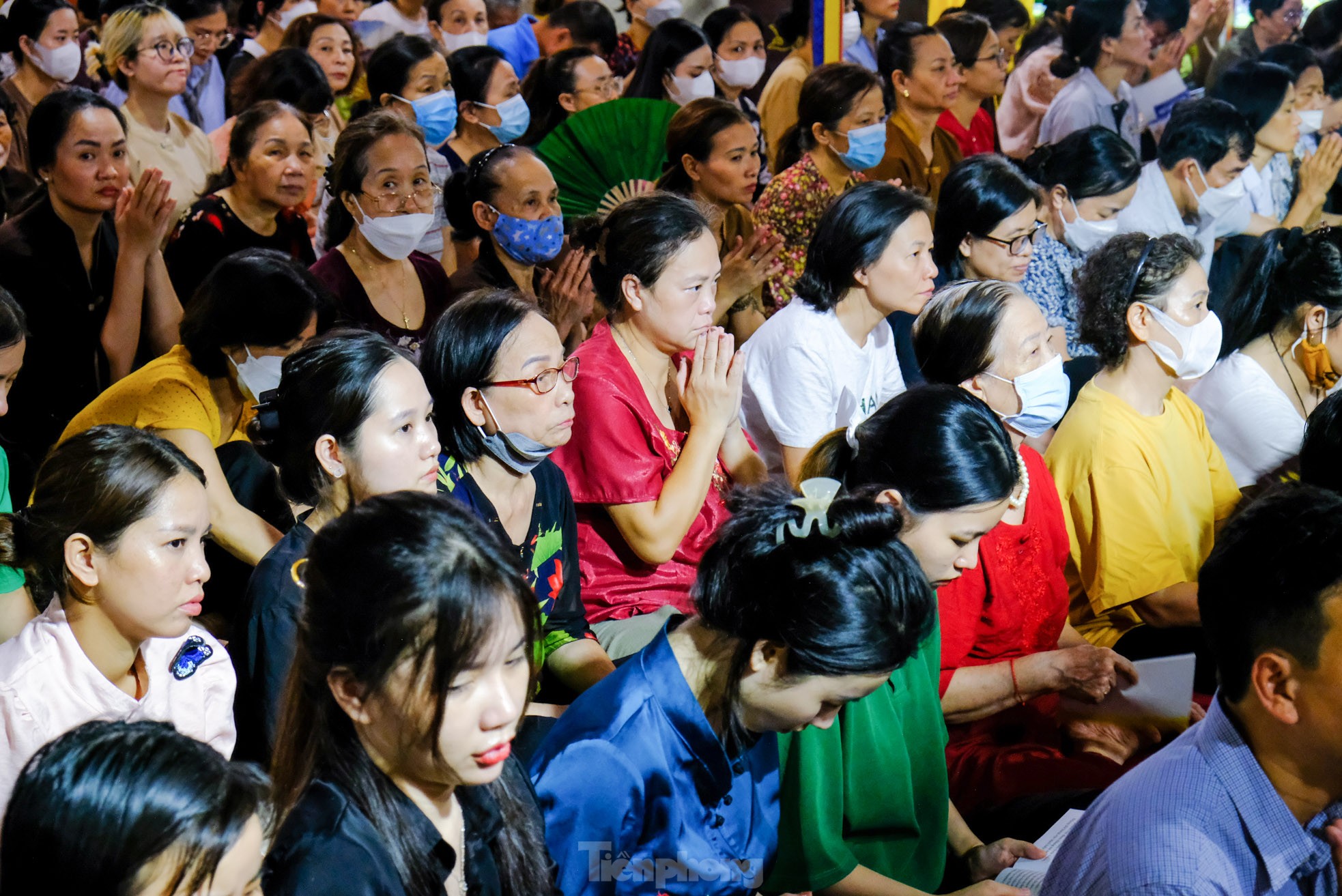 Người dân ngồi chật kín sân chùa Phúc Khánh dự lễ Vu Lan - Ảnh 7.