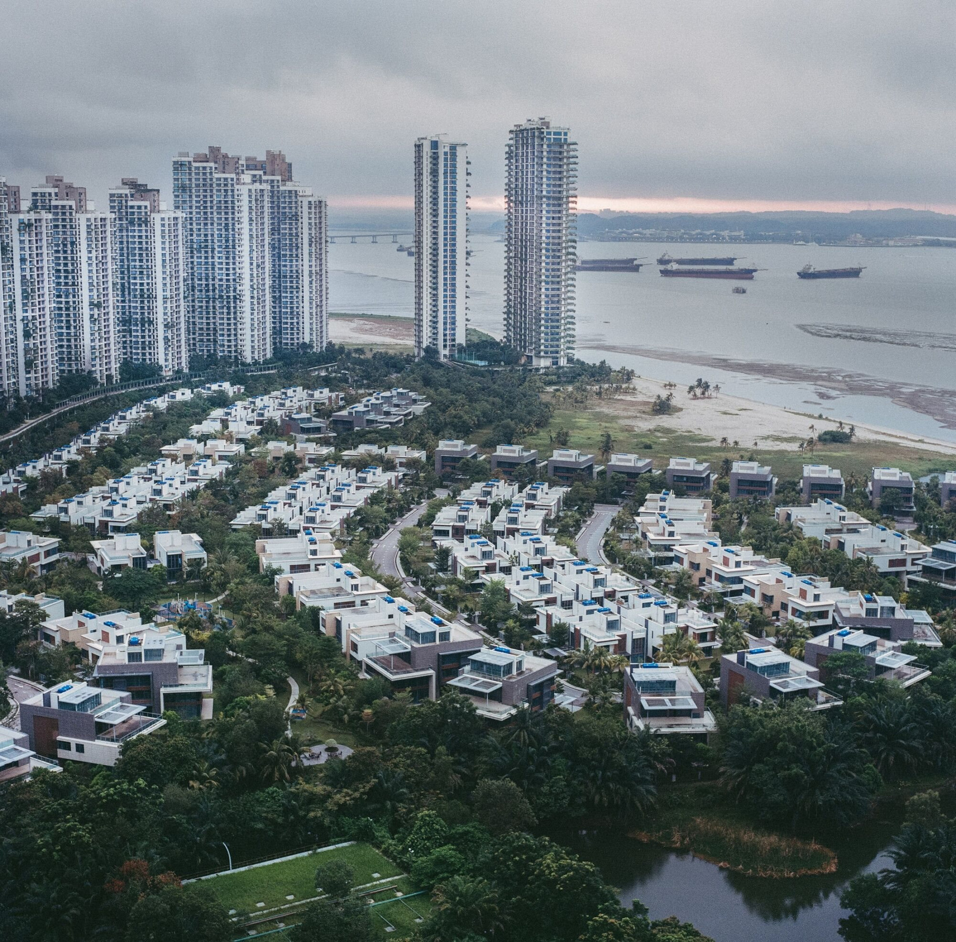 'Nỗi buồn' của thành phố 'mọc' trên mặt nước ở 1 quốc gia Đông Nam Á: Dự án 100 tỷ đô thể hiện tham vọng của nhà phát triển BĐS lớn nhất Trung Quốc nhưng gần như trống không - Ảnh 2.