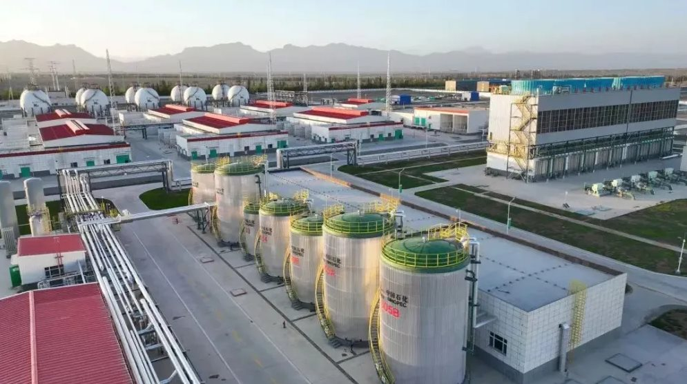 Trung Quốc chính thức vận hành nhà máy hydro - quang điện lớn nhất thế giới: Tiêu tốn 10.000 tỷ đồng, diện tích bằng 900 sân bóng đá, cung cấp 20.000 tấn hydro/năm cho công nghiệp, vận tải - Ảnh 2.