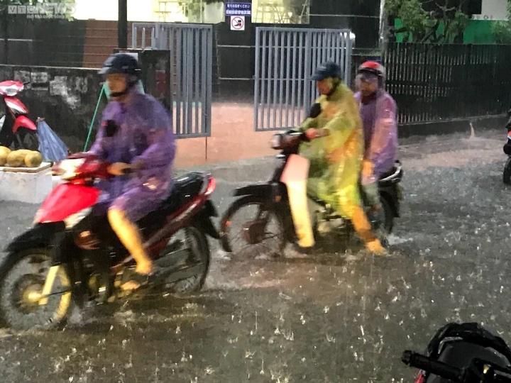 Cảnh báo ngập lụt khu vực nội thành Hà Nội ngày 4/8 - Ảnh 1.