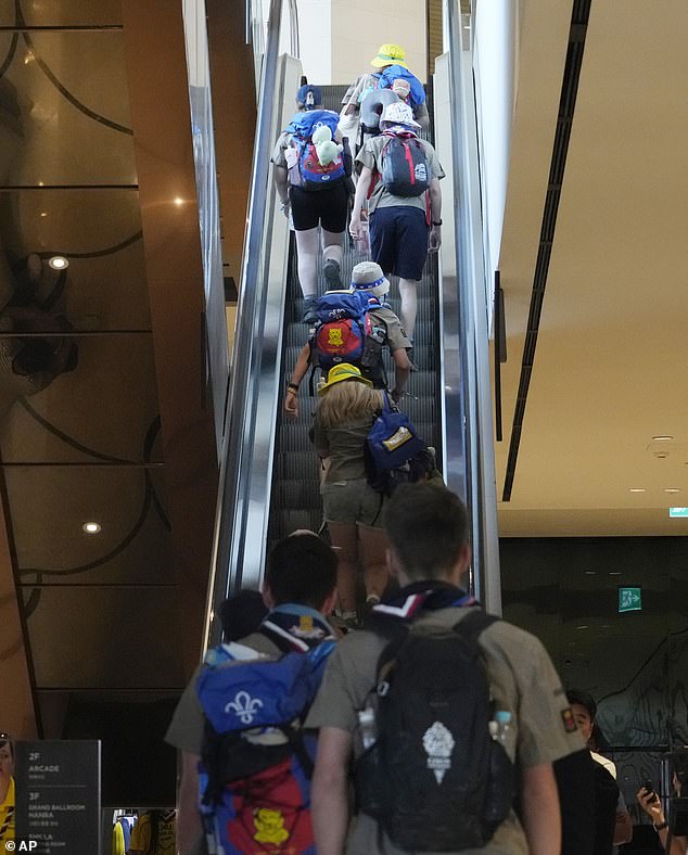 Ảnh: Nắng nóng cực đoan khiến hàng trăm trẻ bị sốc nhiệt, sự kiện lớn ở Hàn có nguy cơ bị hủy bỏ - Ảnh 1. Ảnh: Nắng nóng cực đoan khiến hàng trăm trẻ bị sốc nhiệt, sự kiện lớn ở Hàn có nguy cơ bị hủy bỏ - Ảnh 1.