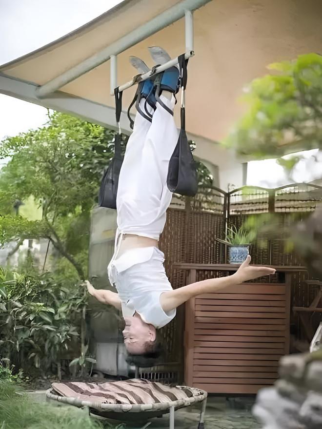 Cụ ông 73 tuổi nhưng ngoại hình như 40: Bí quyết nằm ở 3 công thức vàng nhiều người bỏ qua - Ảnh 2. Cụ ông 73 tuổi nhưng ngoại hình như 40: Bí quyết nằm ở 3 công thức vàng nhiều người bỏ qua - Ảnh 2.