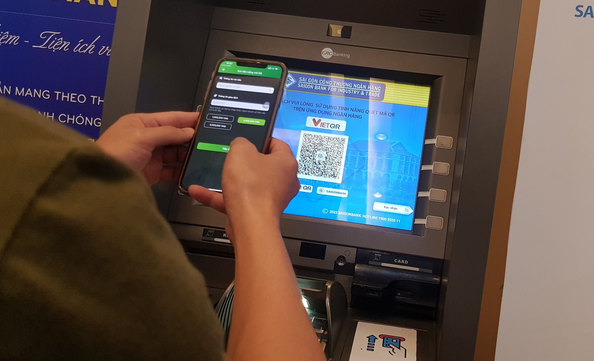 Chính thức rút tiền liên ngân hàng tại ATM bằng quét mã VietQR - Ảnh 2.