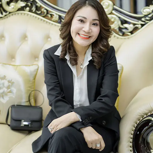 Ca sĩ Khánh Phương bán sạch cổ phiếu công ty do vợ làm chủ tịch - Ảnh 2.