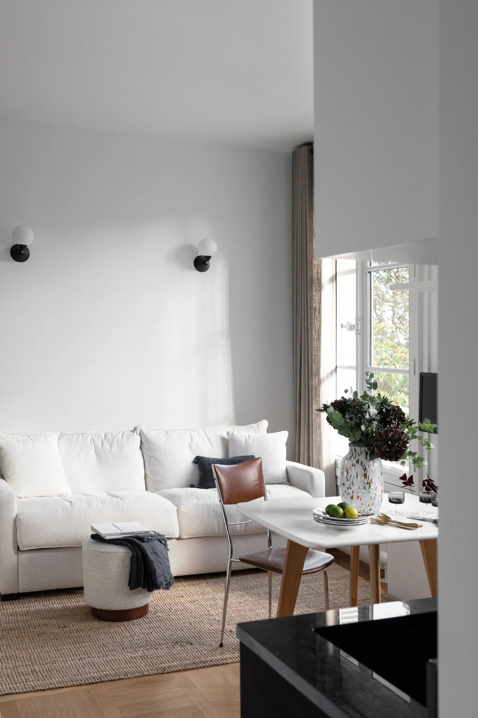 Bội phục sát đất cách thiết kế khéo léo bên trong căn hộ nhỏ 25m² - Ảnh 2. Bội phục sát đất cách thiết kế khéo léo bên trong căn hộ nhỏ 25m² - Ảnh 2.