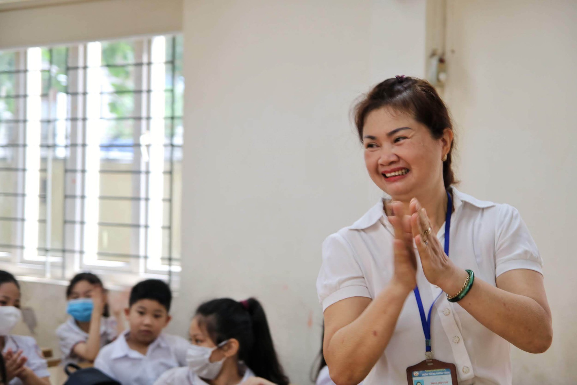 Địa phương 'tung chiêu' lương trăm triệu, vào thẳng biên chế để hút giáo viên - Ảnh 1.