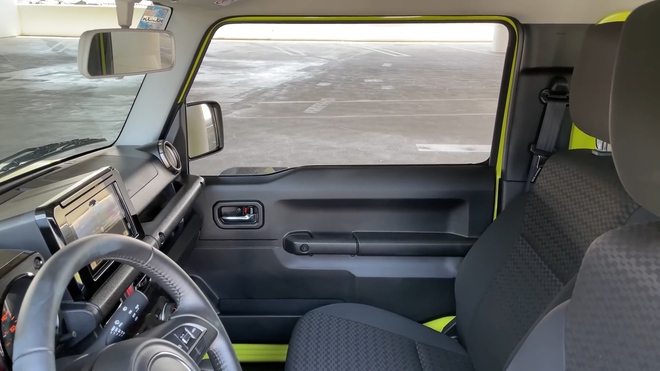 Lái thử Suzuki Jimny sắp về Việt Nam, Youtuber hơn 4 triệu lượt theo dõi: "Chủ xe chai lì với lời chê"