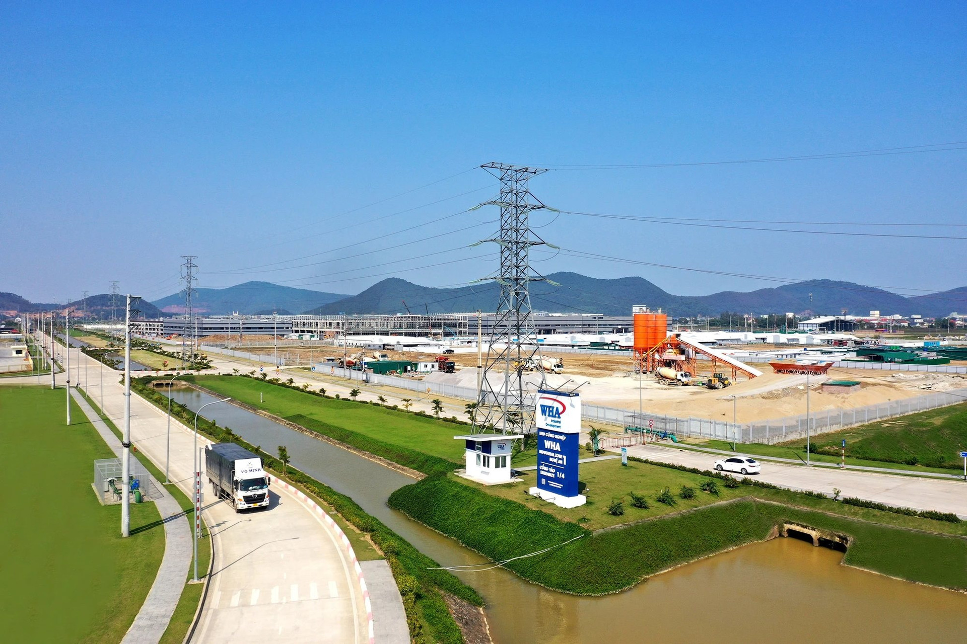 Không thể so sánh với các "thủ phủ" công nghiệp miền Bắc về vị trí, hạ tầng, vì  sao tỉnh miền Trung này vẫn liên tiếp thu hút được Luxshare, Foxconn, Goertek, sắp cán mốc 1 tỷ USD vốn FDI? - Ảnh 1.