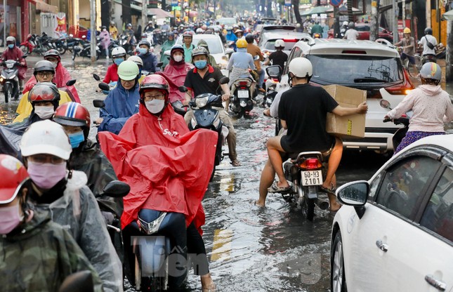 Nam Bộ đón mưa lớn diện rộng trong kỳ nghỉ lễ - Ảnh 3.