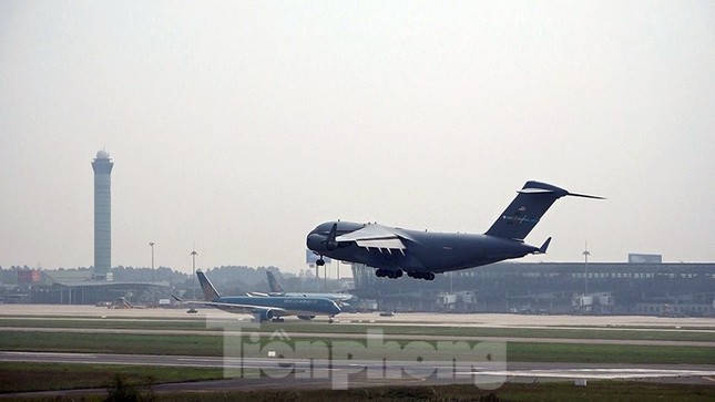 'Siêu máy bay' phục vụ Tổng thống Mỹ đến Hà Nội - Ảnh 2.