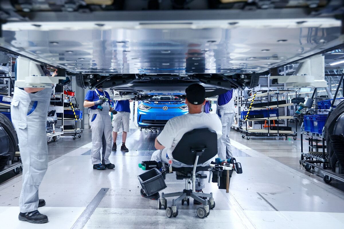 Volkswagen - Biểu tượng ô tô nước Đức bị dồn vào đường cùng: Dùng 33,6 tỷ euro hết sức chống trả Tesla, hy vọng lấy lại hào quang ở Trung Quốc - Ảnh 4.