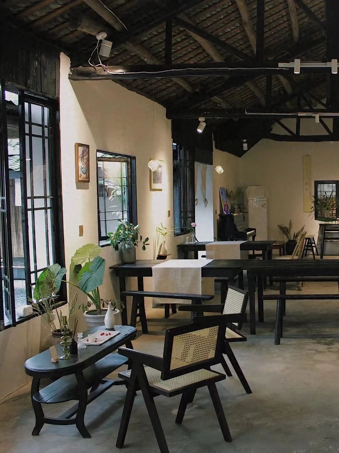 Áp lực cuộc sống phố thị, 9X dành 60 ngày cải tạo nhà cũ 500m2 thành không gian vừa kiếm ra tiền, vừa chill - Ảnh 8. Áp lực cuộc sống phố thị, 9X dành 60 ngày cải tạo nhà cũ 500m2 thành không gian vừa kiếm ra tiền, vừa chill - Ảnh 8.