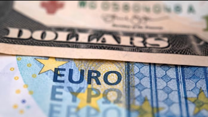 Đồng Euro rơi 8 tuần liên tiếp: Chuyện gì đang xảy ra? - Ảnh 1.