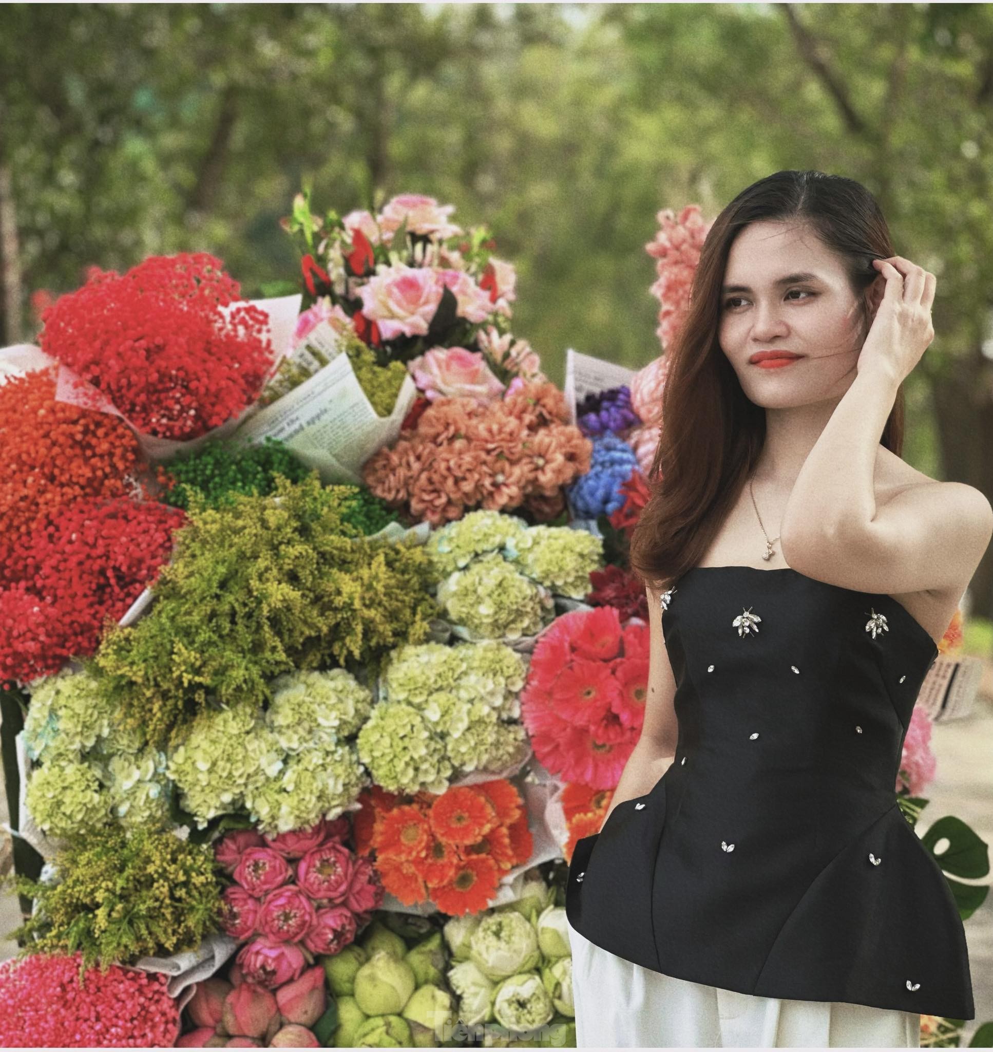 Cô gái 9x kiếm tiền triệu từ dịch vụ xe hoa 'chở' mùa thu Hà Nội về Hà Tĩnh - Ảnh 16.