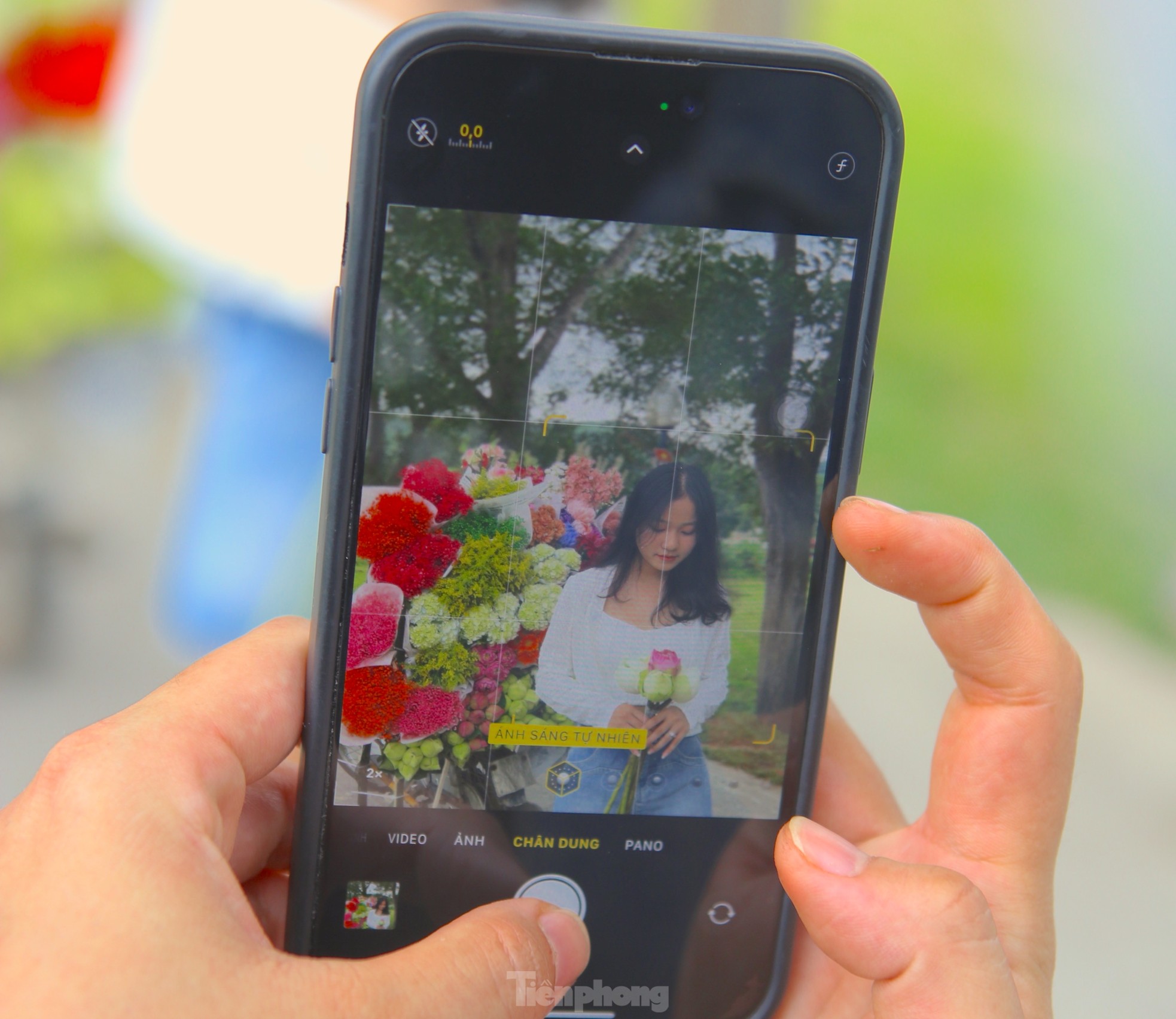 Cô gái 9x kiếm tiền triệu từ dịch vụ xe hoa 'chở' mùa thu Hà Nội về Hà Tĩnh - Ảnh 12.