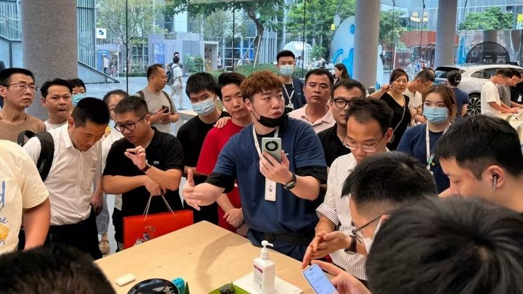 iPhone 15 bị Huawei 'tấn công' ngay trước thềm ra mắt: Liên tiếp ra 2 sản phẩm mới, đe dọa cắt giảm 10 triệu đơn vị doanh số - Ảnh 3.