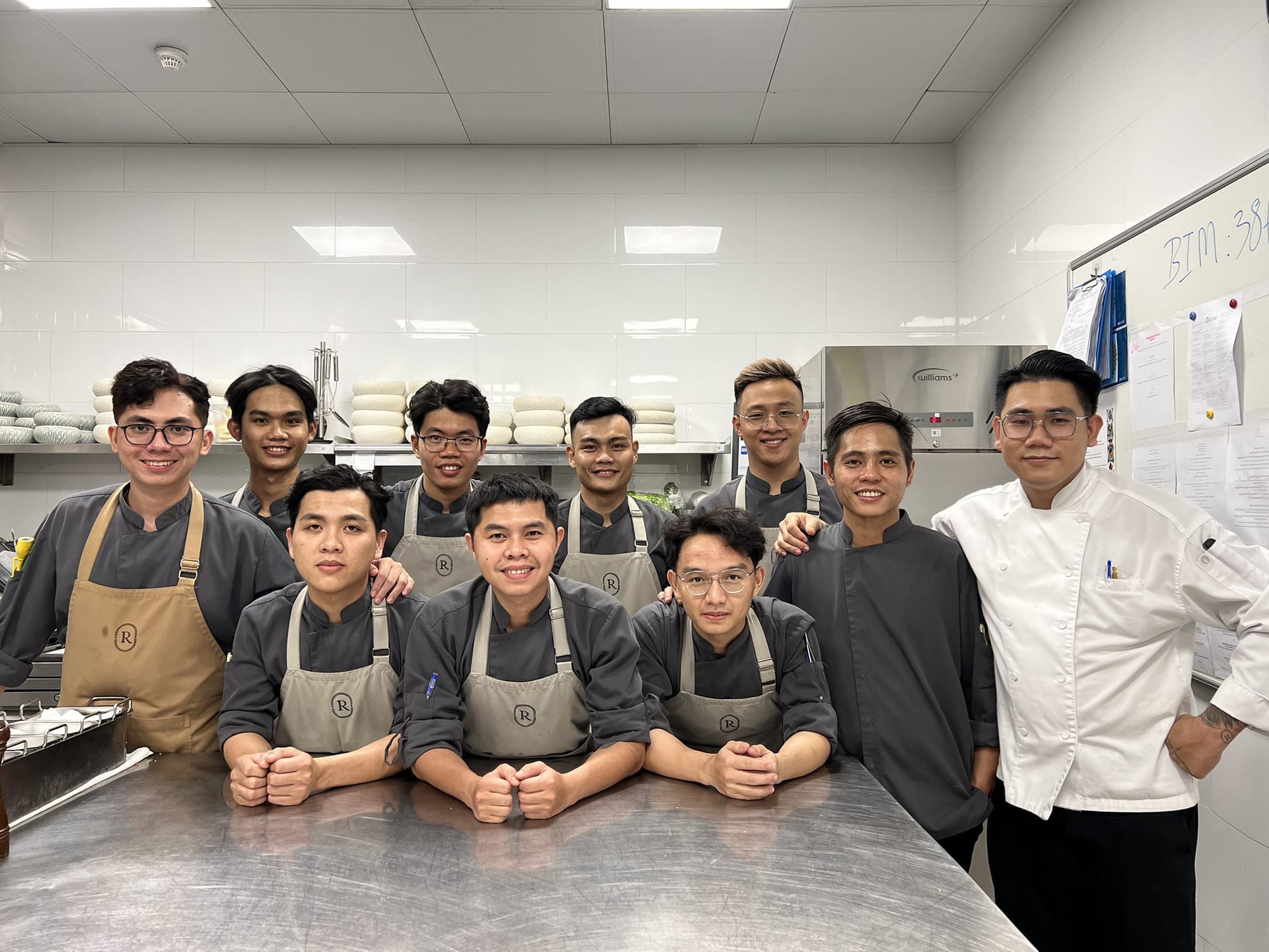 Daniel Huỳnh - Từ bữa cơm gia đình làm nên đầu bếp nhỏ tuổi nhất tại resort siêu sang ở Phú Quốc và sự định kiến khi "nâng tầm ẩm thực Việt" - Ảnh 6. Daniel Huỳnh - Từ bữa cơm gia đình làm nên đầu bếp nhỏ tuổi nhất tại resort siêu sang ở Phú Quốc và sự định kiến khi "nâng tầm ẩm thực Việt" - Ảnh 6.