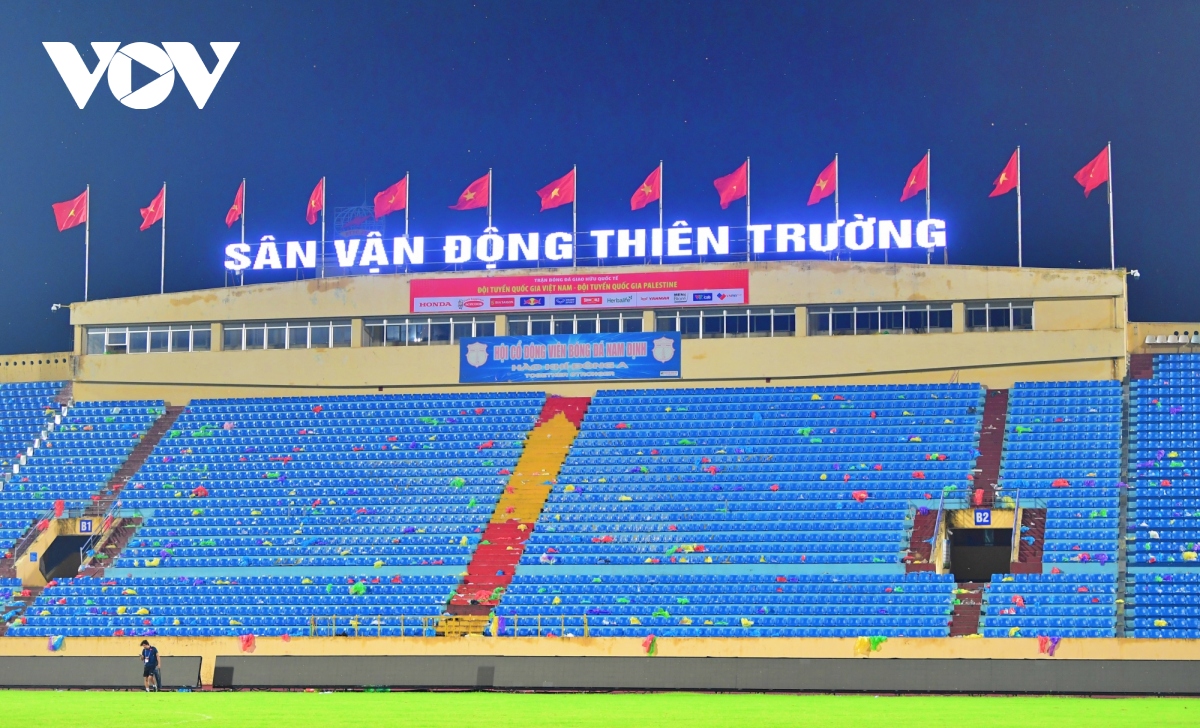 Hình ảnh đáng buồn ở sân Thiên Trường sau trận ĐT Việt Nam 2-0 ĐT Palestine - Ảnh 7.