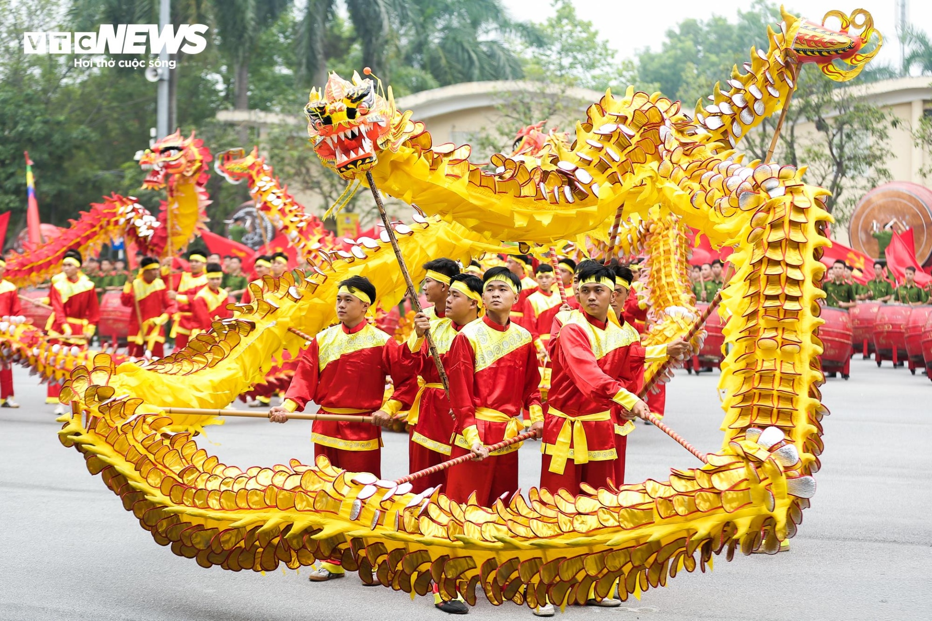 Mãn nhãn màn biểu diễn chạy xe phân khối lớn của nữ học viên Cảnh sát Nhân dân - Ảnh 3.