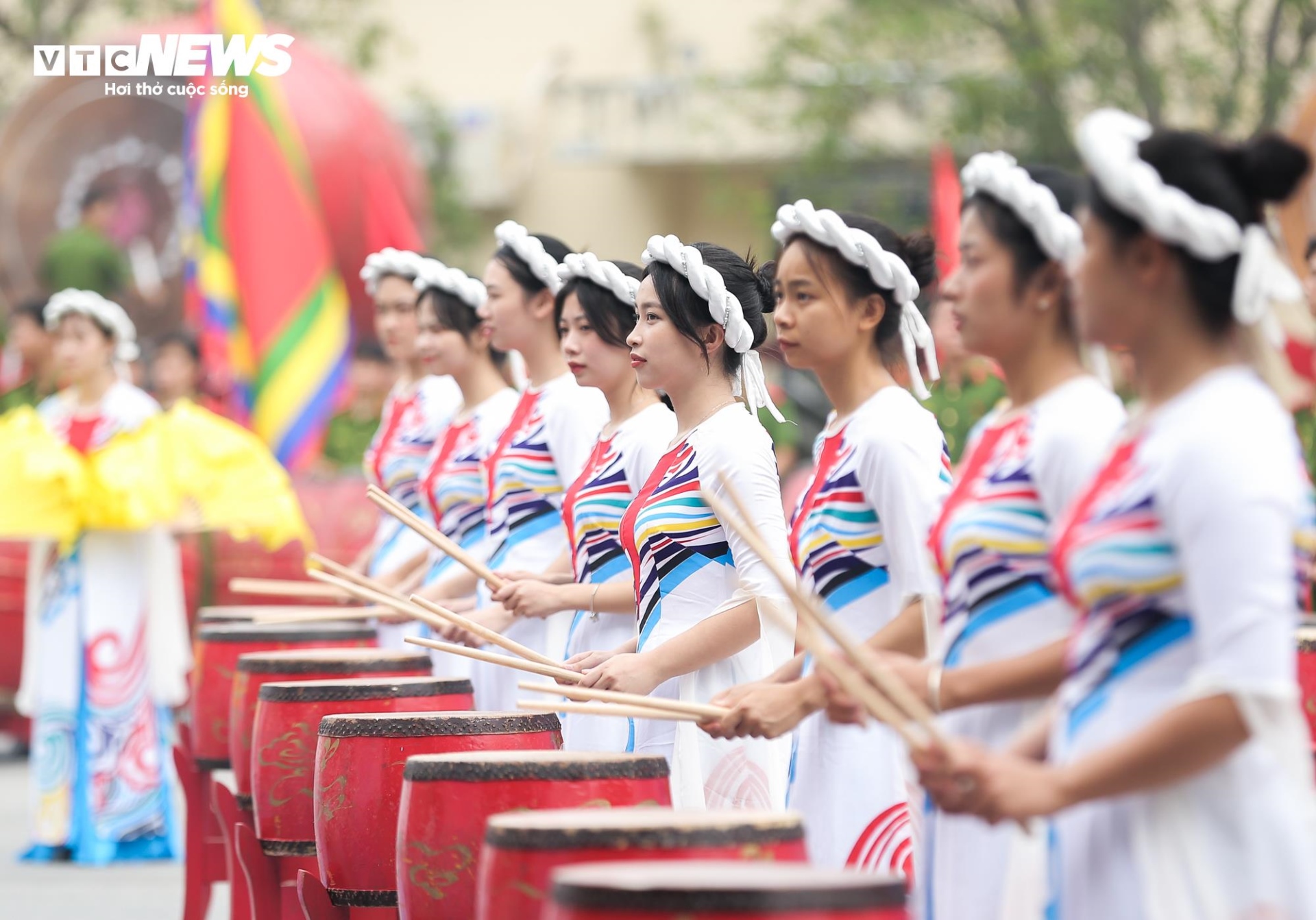 Mãn nhãn màn biểu diễn chạy xe phân khối lớn của nữ học viên Cảnh sát Nhân dân - Ảnh 6.