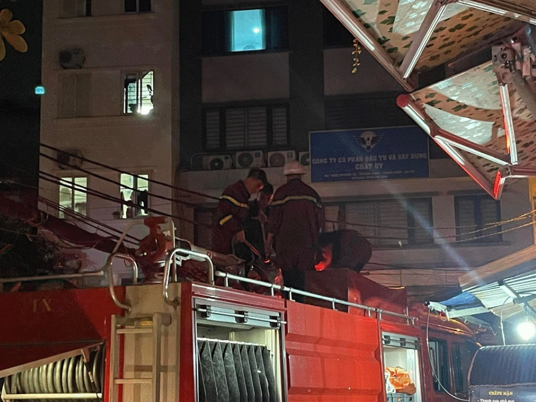 Cháy chung cư mini ở Hà Nội, ghi nhận những nạn nhân tử vong - Ảnh 1.