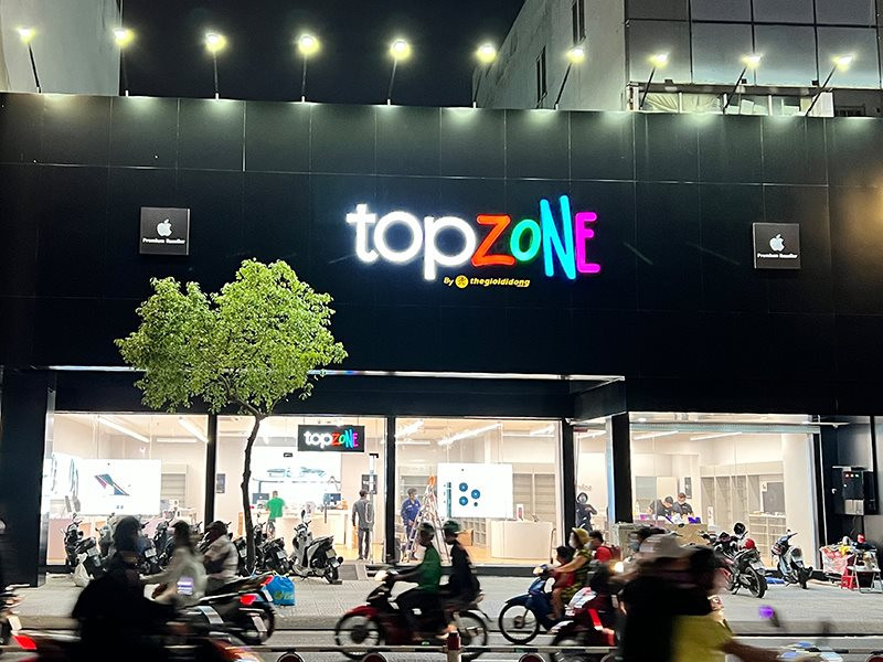 iPhone 15 vừa ra mắt nửa ngày, TopZone tuyên bố “giá bao chấp”: Hoàn tiền nếu ở đâu rẻ hơn? - Ảnh 1.