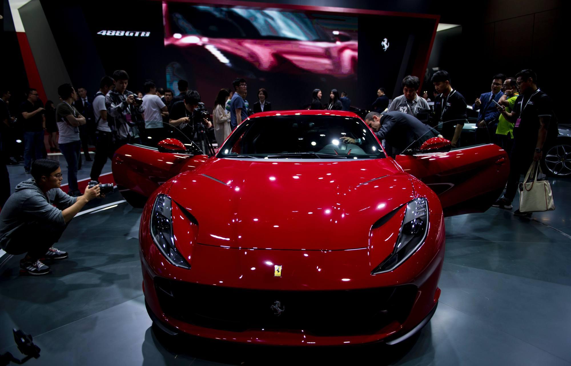 Phụ nữ tại quốc gia gần sát Việt Nam đang mua Ferrari nhiều nhất thế giới: Trung bình cứ 4 chiếc sẽ có 1 tài xế nữ - Ảnh 2.